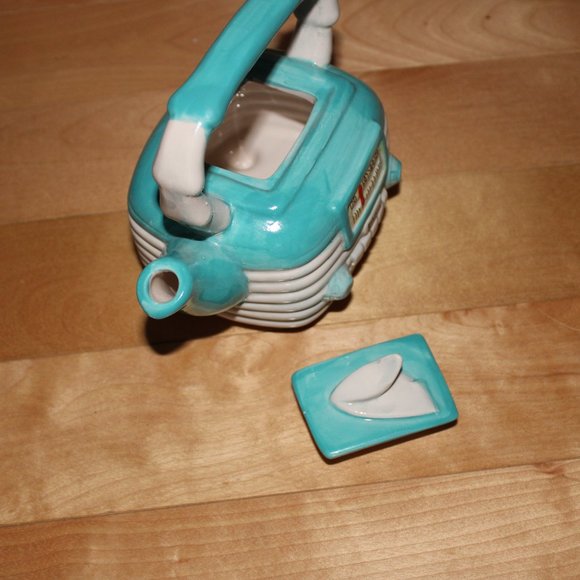 A vintage retro teapot - Picture 7 of 10
